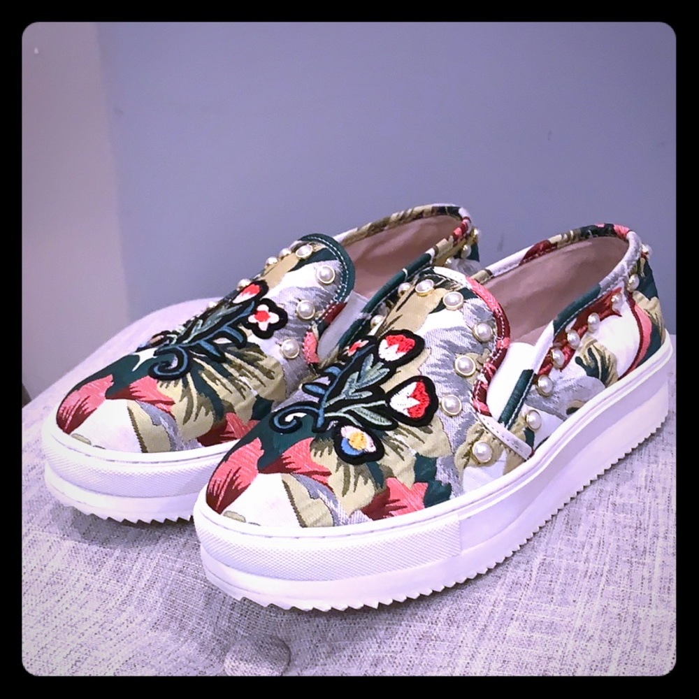 Platform sneakers